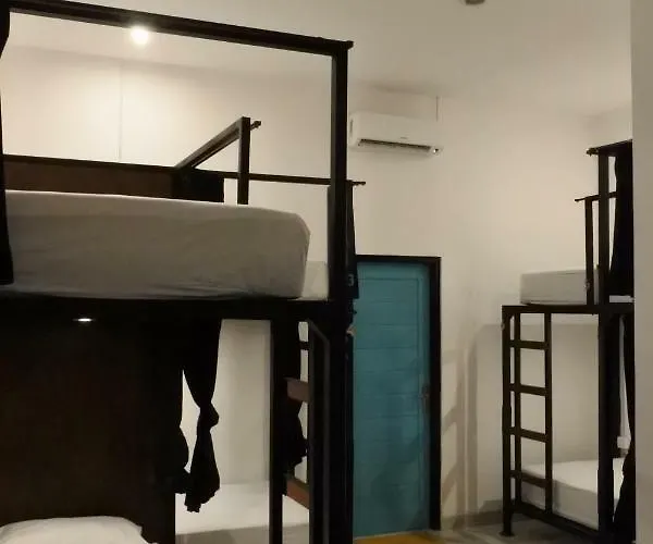 ホステル Swanky Bunk